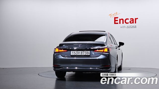 Lexus ES 300h 7-го поколения Executive - фото 2