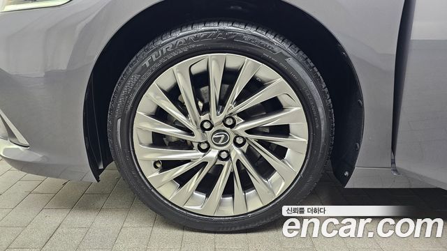 Lexus ES 300h 7-го поколения Executive - фото 3