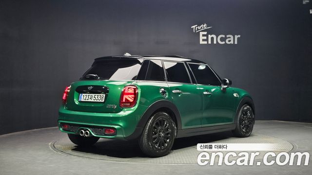 Mini Cooper S 5Door Standard 3rd - фото 0