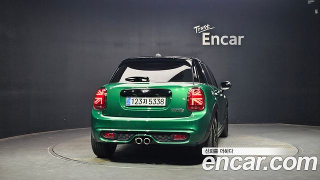 Mini Cooper S 5Door Standard 3rd - фото 2