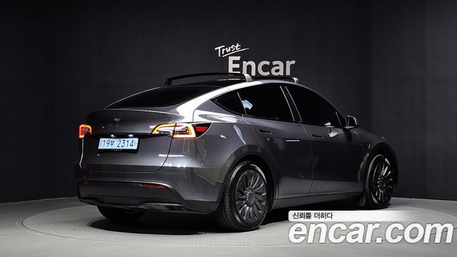 Tesla Model Y RWD - фото 1