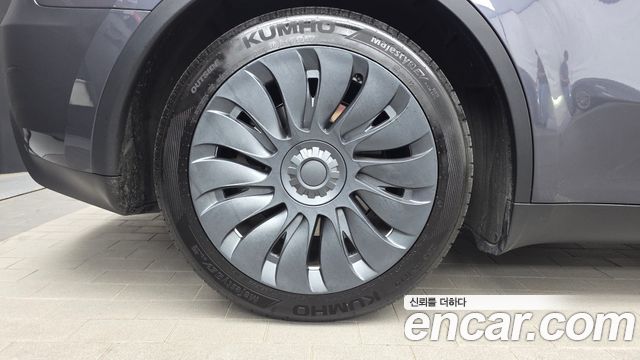 Tesla Model Y RWD - фото 4