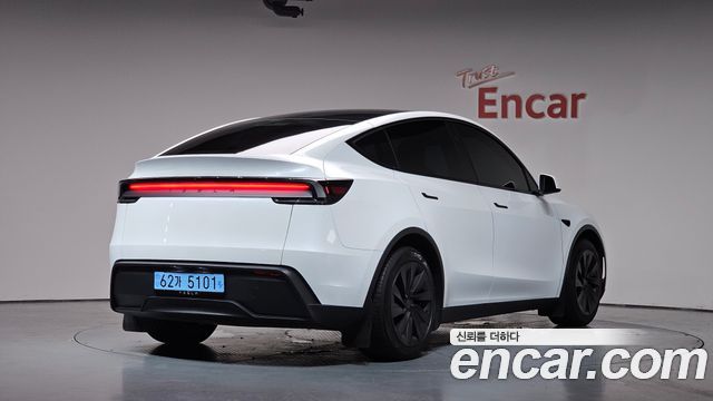 Tesla Model Y RWD - фото 0
