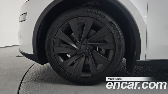 Tesla Model Y RWD - фото 3