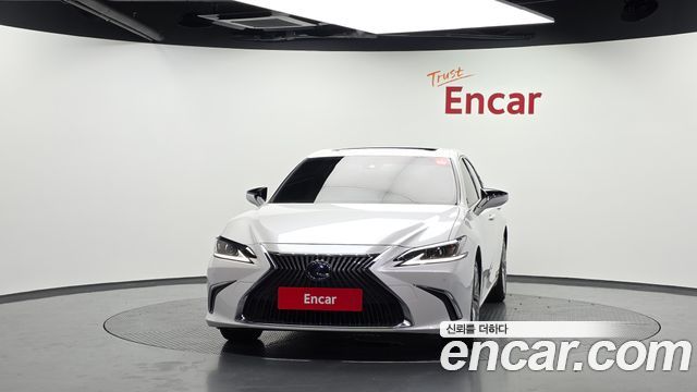 Lexus ES 300h 7-го поколения Luxury Plus - фото 2