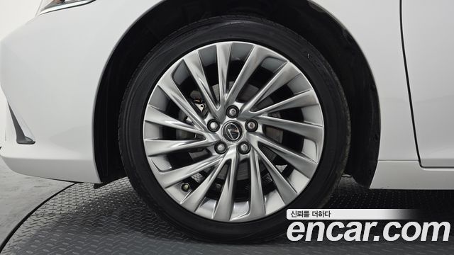 Lexus ES 300h 7-го поколения Luxury Plus - фото 4