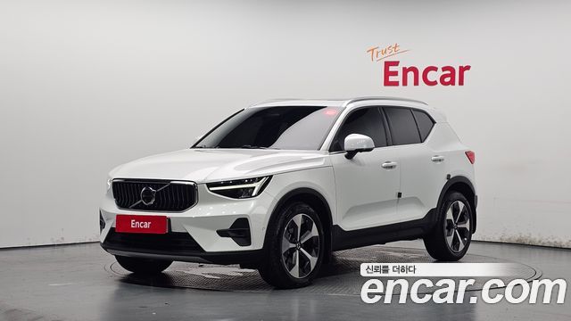 Volvo XC40 B4 Ultimate Bright - фото 0