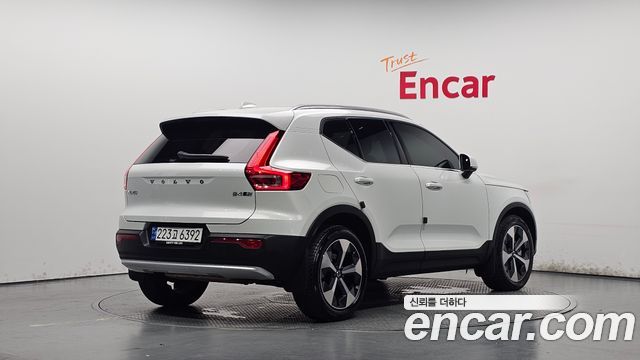 Volvo XC40 B4 Ultimate Bright - фото 1