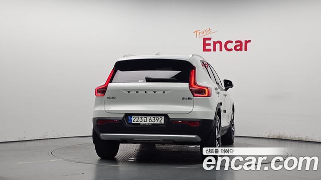 Volvo XC40 B4 Ultimate Bright - фото 3
