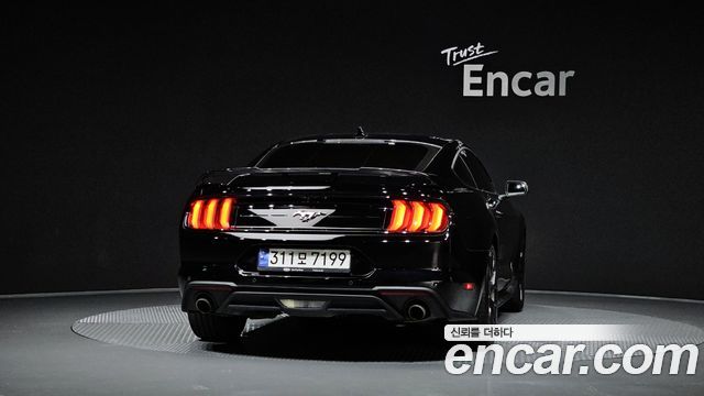 Ford Mustang Coupe - фото 2