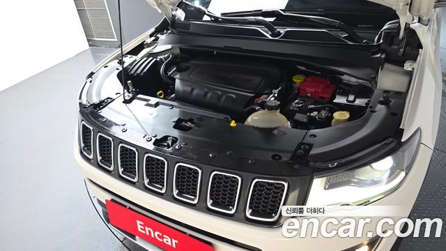 Jeep Compass 2-го поколения 2.4 limited 2WD - фото 4