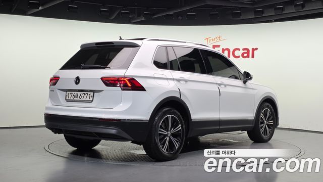 Volkswagen Tiguan 2-го поколения 2.0 TDI Prestige - фото 1