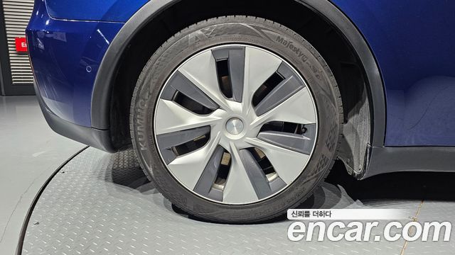 Tesla Model Y Standard Range RWD - фото 3