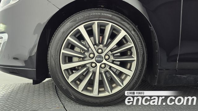 Lincoln MKZ Hybrid 2nd - фото 4