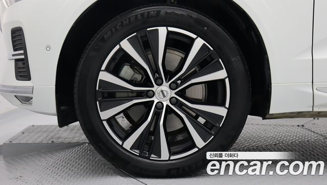 Volvo XC60 2-го поколения B6 Ultra Bright - фото 2