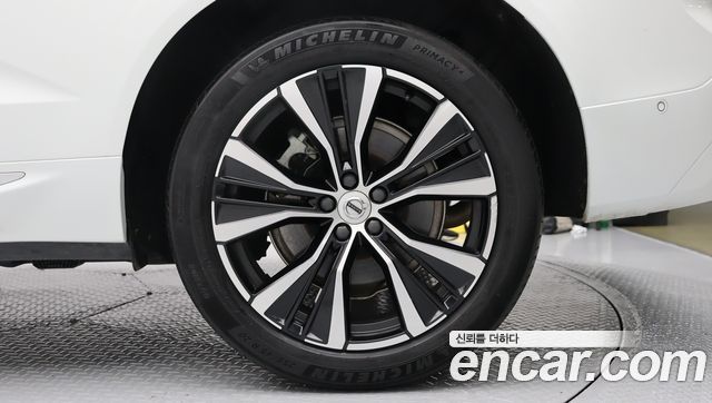 Volvo XC60 2-го поколения B6 Ultra Bright - фото 3