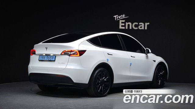 Tesla Model Y Long Range AWD - фото 1