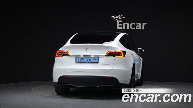 Tesla Model Y Long Range AWD - фото 3