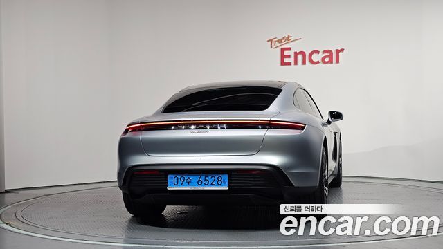 Porsche Taycan Base - фото 3