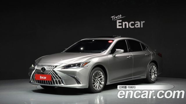 Lexus ES 300h 7-го поколения Executive - фото 0