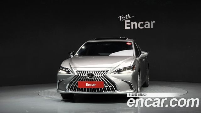 Lexus ES 300h 7-го поколения Executive - фото 2