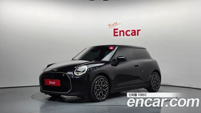 Mini Cooper Electric 4-го поколения SE Favoured - фото 0