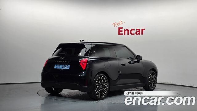 Mini Cooper Electric 4-го поколения SE Favoured - фото 1