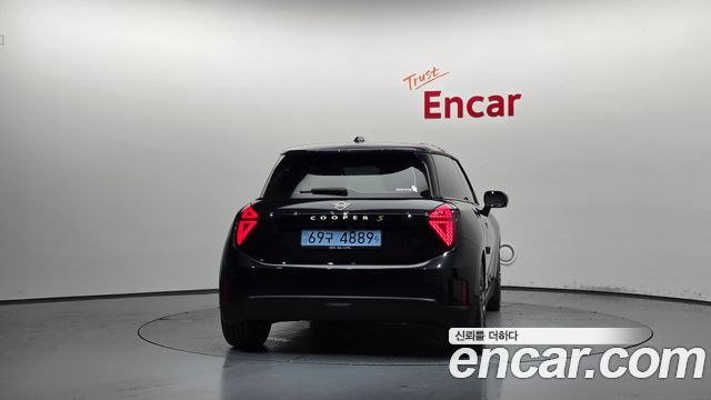 Mini Cooper Electric 4-го поколения SE Favoured - фото 3