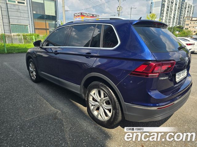 Volkswagen Tiguan 2-го поколения 2.0 TDI Premium - фото 1