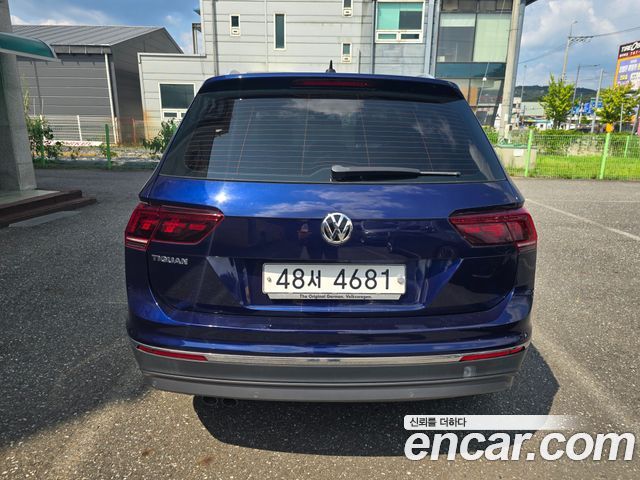 Volkswagen Tiguan 2-го поколения 2.0 TDI Premium - фото 3
