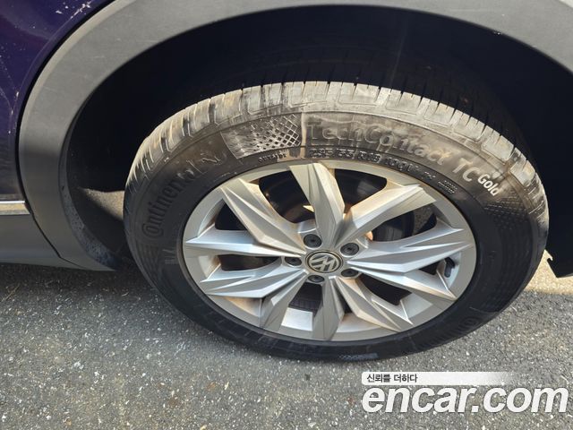 Volkswagen Tiguan 2-го поколения 2.0 TDI Premium - фото 4