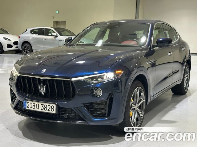 Maserati Levante 3.0 S AWD Modena - фото 0