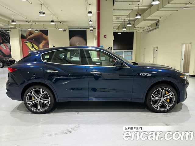 Maserati Levante 3.0 S AWD Modena - фото 2