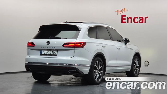 Volkswagen Touareg 3-го поколения 3.0 TDI Prestige - фото 1