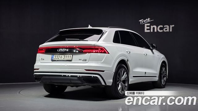 Audi Q8 55 TFSI Quattro Premium - фото 1