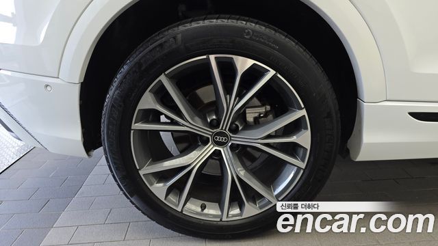 Audi Q8 55 TFSI Quattro Premium - фото 4
