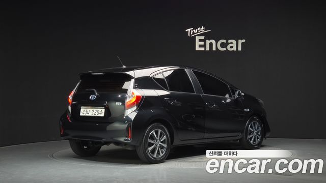 Toyota Prius 1.5 - фото 1