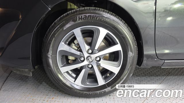Toyota Prius 1.5 - фото 4