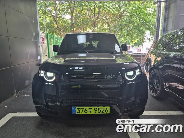Land Rover Defender L663 110 D300 X-Dynamic HSE - фото 0