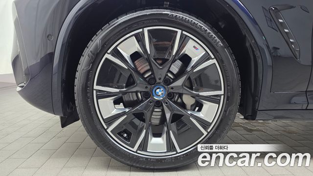 BMW iX3 M Sports - фото 4