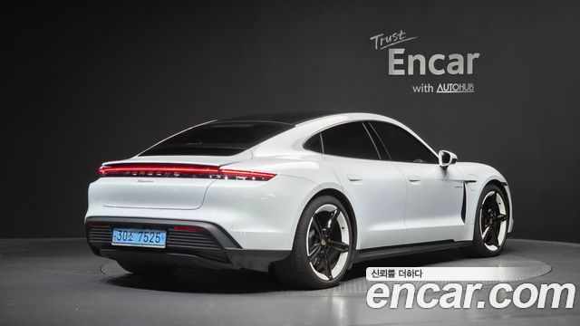 Porsche Taycan Base - фото 1