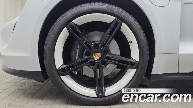Porsche Taycan Base - фото 4