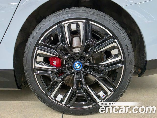 BMW i5 G60 M60 xDrive - фото 4