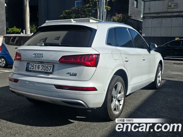 Audi Q5 FY 40 TDI Quattro Premium - фото 1