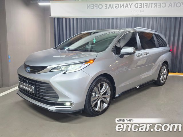 Toyota Sienna 4-го поколения 2.5 Hybrid 2WD - фото 0