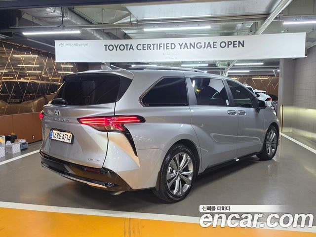 Toyota Sienna 4-го поколения 2.5 Hybrid 2WD - фото 1