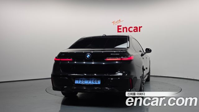 BMW i7 G70 eDrive 50 M Sport - фото 3