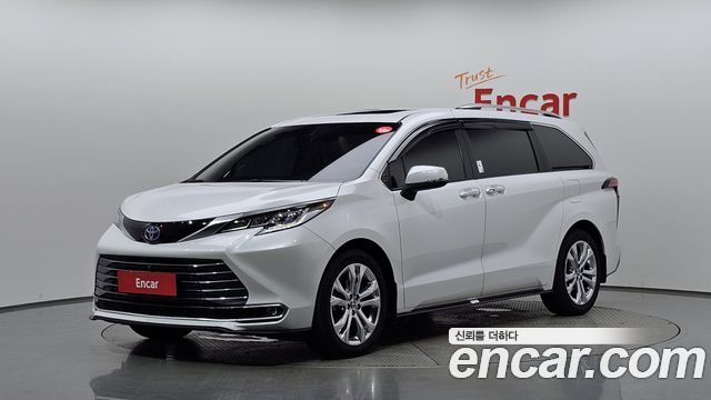 Toyota Sienna 4-го поколения 2.5 Hybrid 2WD - фото 0