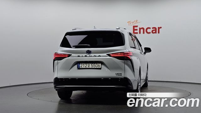 Toyota Sienna 4-го поколения 2.5 Hybrid 2WD - фото 3