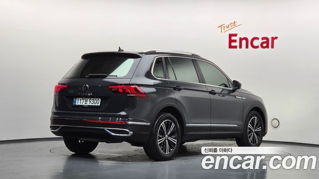 Volkswagen Tiguan 2-го поколения 2.0 TDI Premium - фото 0